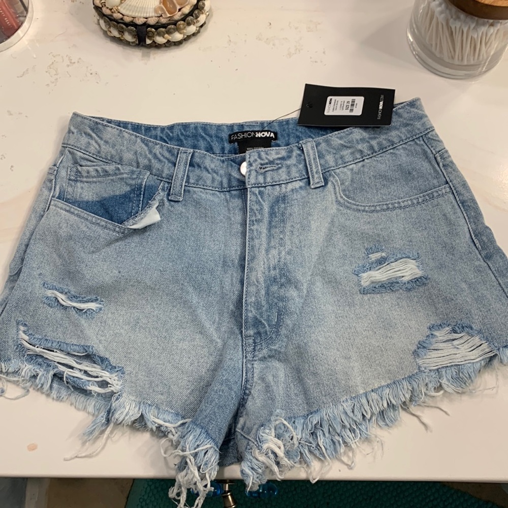 Fashion nova shorts // light blue wash // size 29